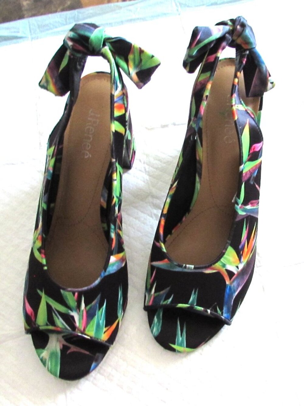J. Renee Stunning Black Heels With Leaf Print & Bow in Back Size 11 M